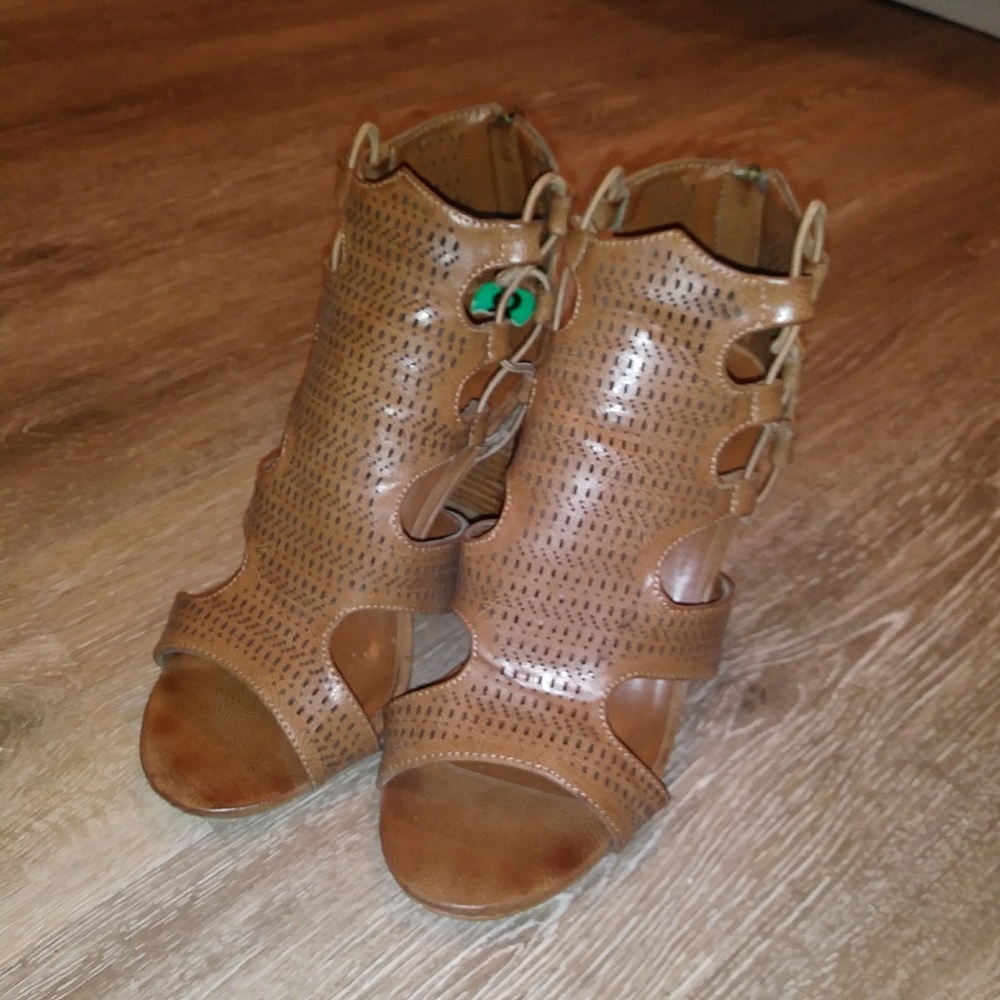 Sandals - Picture 7 of 7